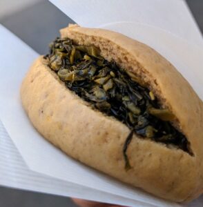 深大寺近くの和菓子屋あやめのそばぱん(たかな)の写真